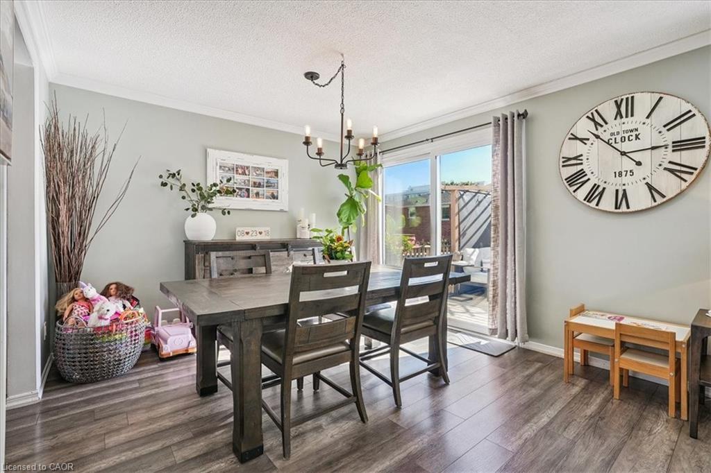 307 Highridge Avenue, Hamilton, ON - Indoor Photo Showing Dining Room