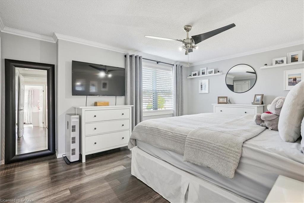 307 Highridge Avenue, Hamilton, ON - Indoor Photo Showing Bedroom