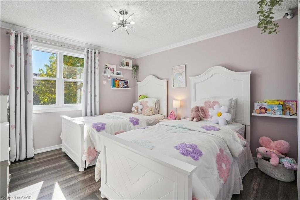 307 Highridge Avenue, Hamilton, ON - Indoor Photo Showing Bedroom