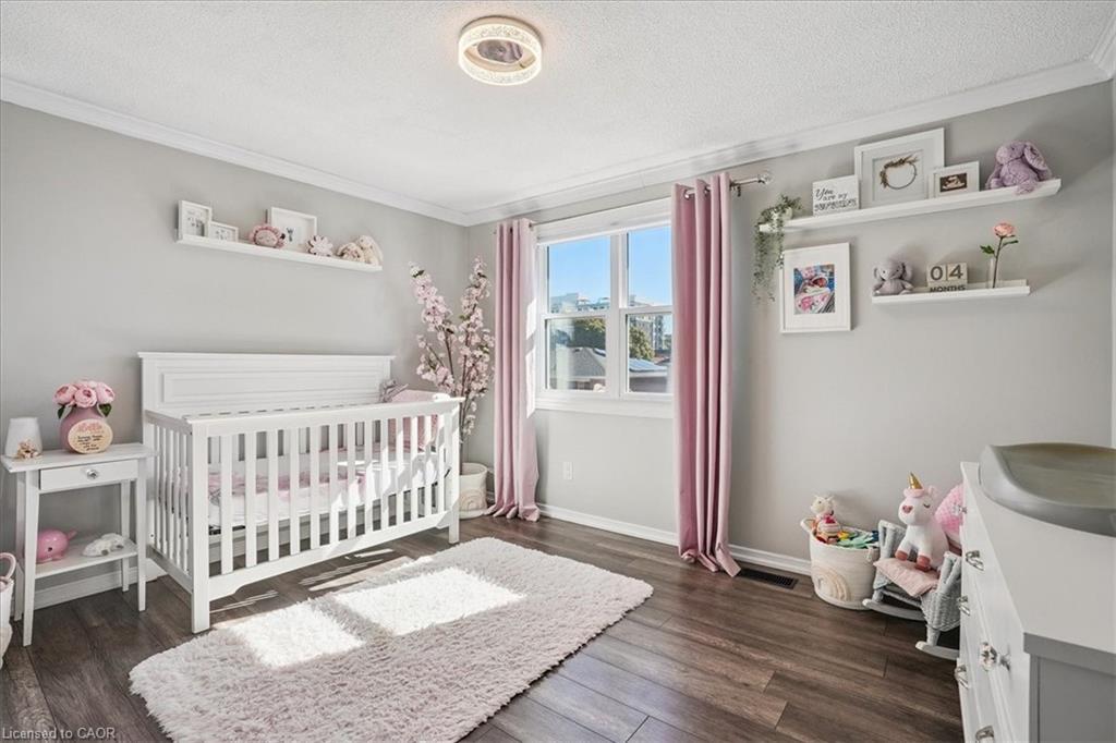 307 Highridge Avenue, Hamilton, ON - Indoor Photo Showing Bedroom