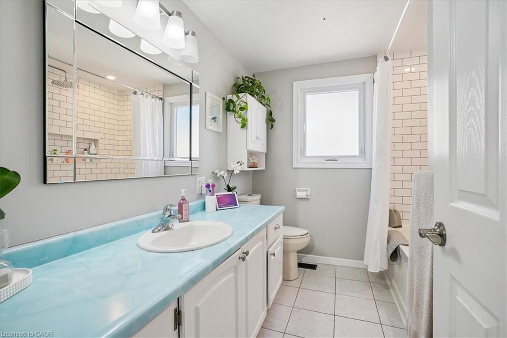 307 Highridge Avenue, Hamilton, ON - Indoor Photo Showing Bathroom