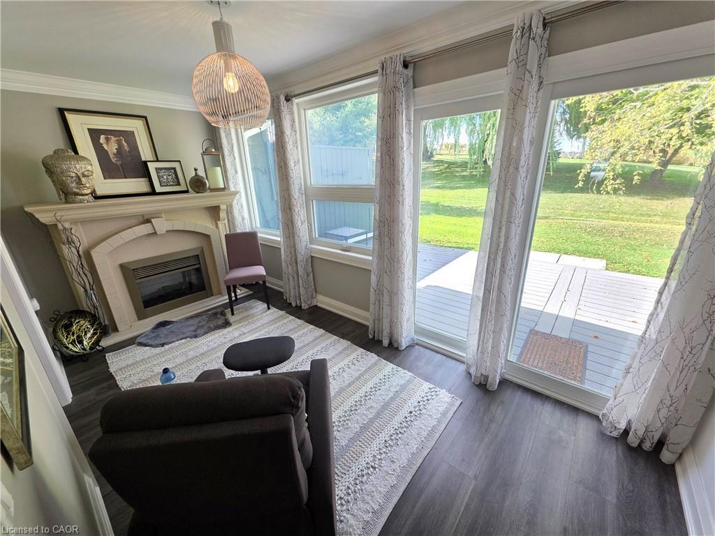 69 Gates Lane, Hamilton, ON - Indoor With Fireplace