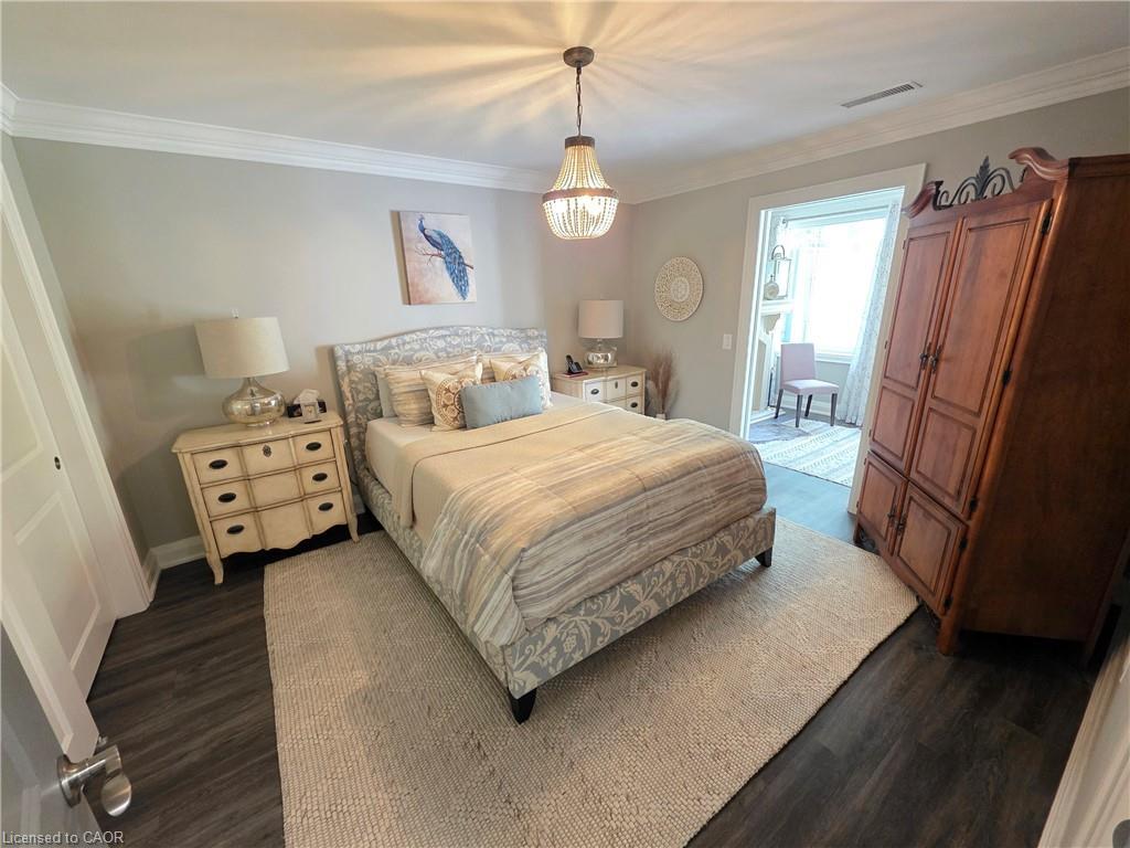 69 Gates Lane, Hamilton, ON - Indoor Photo Showing Bedroom