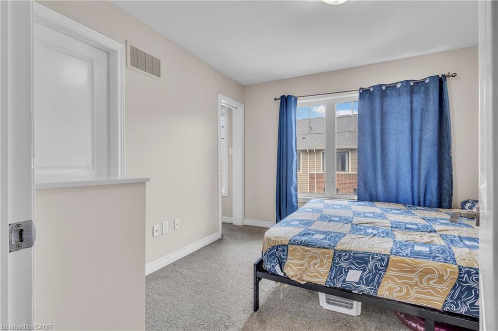 68 Esplanade Lane, Grimsby, ON - Indoor Photo Showing Bedroom