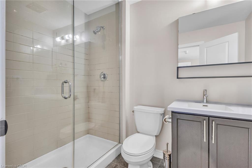 68 Esplanade Lane, Grimsby, ON - Indoor Photo Showing Bathroom