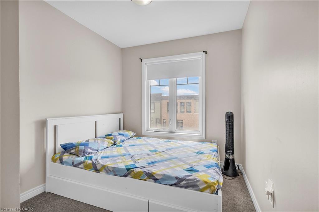 68 Esplanade Lane, Grimsby, ON - Indoor Photo Showing Bedroom