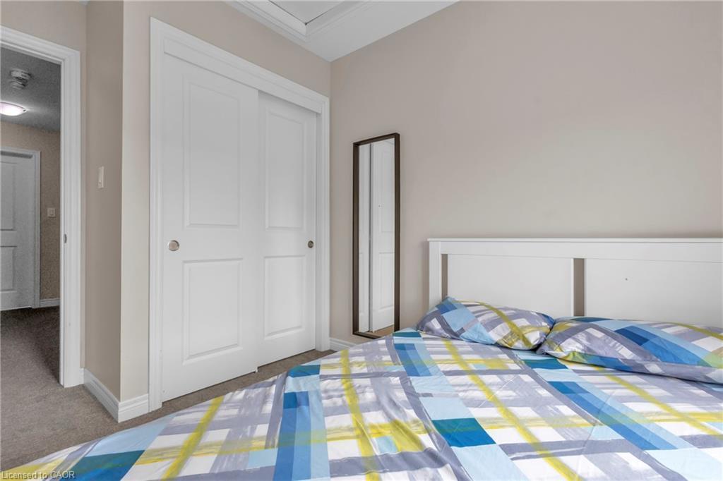 68 Esplanade Lane, Grimsby, ON - Indoor Photo Showing Bedroom