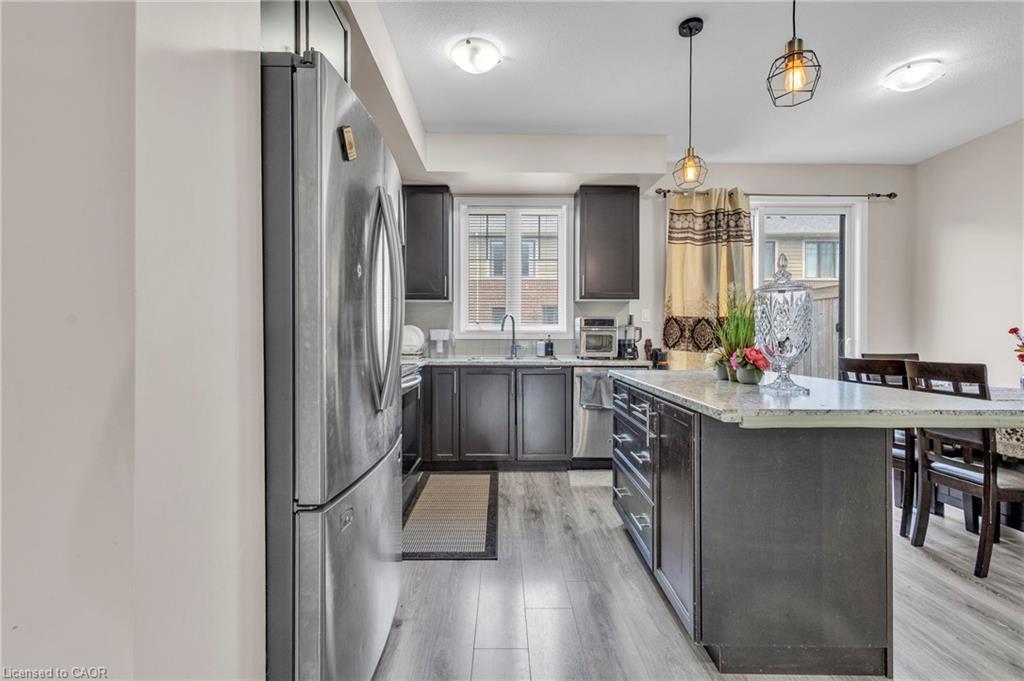 68 Esplanade Lane, Grimsby, ON - Indoor Photo Showing Kitchen With Upgraded Kitchen