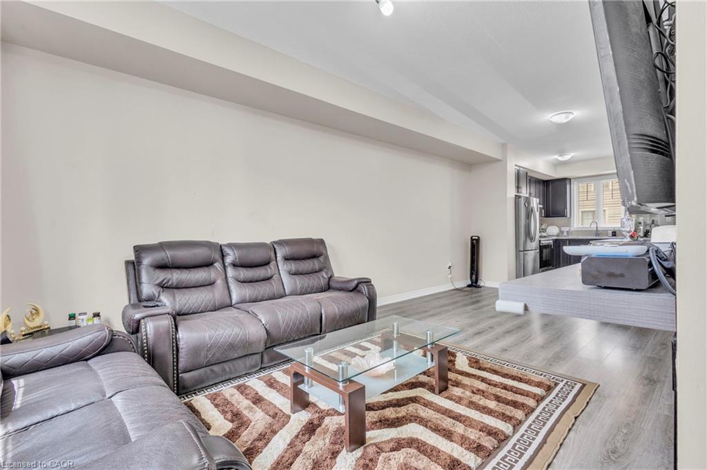 68 Esplanade Lane, Grimsby, ON - Indoor Photo Showing Living Room