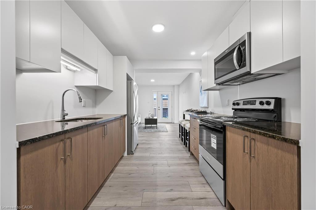 6-182 Bridge Crescent, Minto, ON - Indoor Photo Showing Kitchen With Upgraded Kitchen