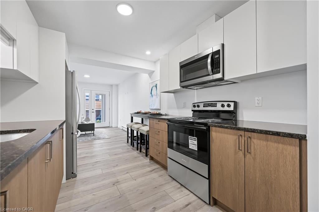 6-182 Bridge Crescent, Minto, ON - Indoor Photo Showing Kitchen With Upgraded Kitchen