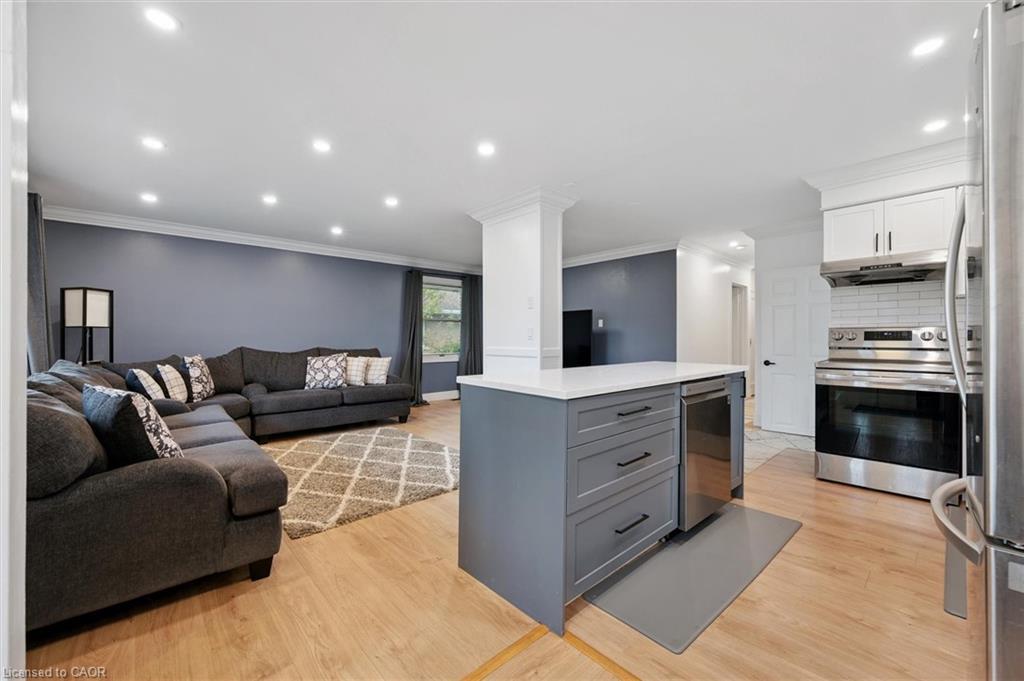 775 Regent Street, Cambridge, ON - Indoor Photo Showing Kitchen