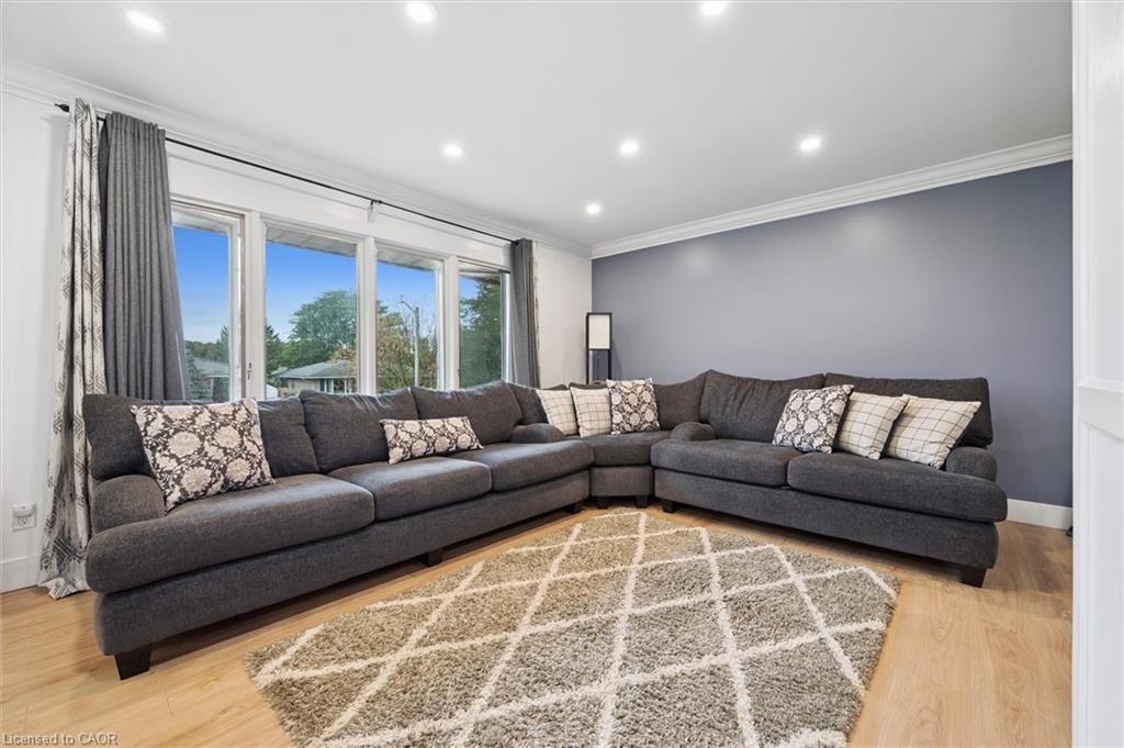 775 Regent Street, Cambridge, ON - Indoor Photo Showing Living Room