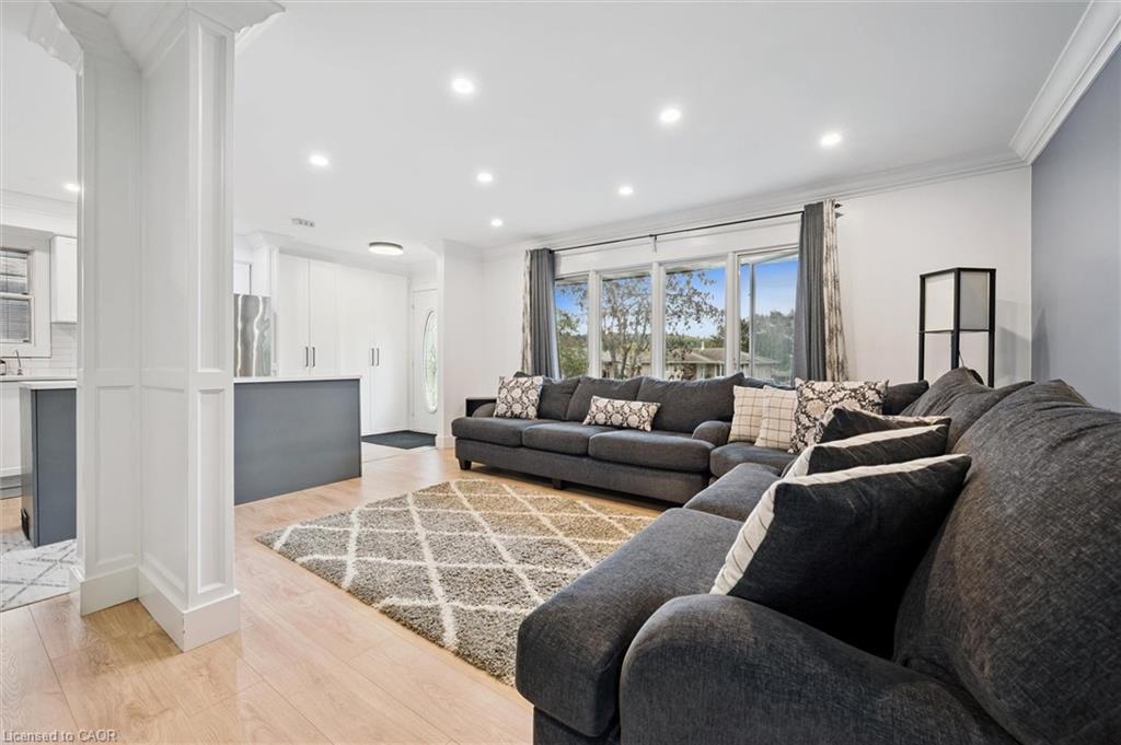 775 Regent Street, Cambridge, ON - Indoor Photo Showing Living Room