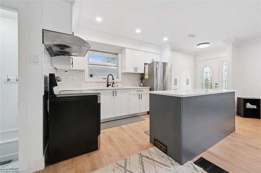 775 Regent Street, Cambridge, ON - Indoor Photo Showing Kitchen With Upgraded Kitchen