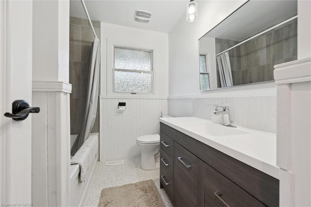 775 Regent Street, Cambridge, ON - Indoor Photo Showing Bathroom