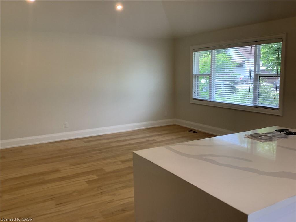 229 West 18Th Street, Hamilton, ON - Indoor Photo Showing Other Room