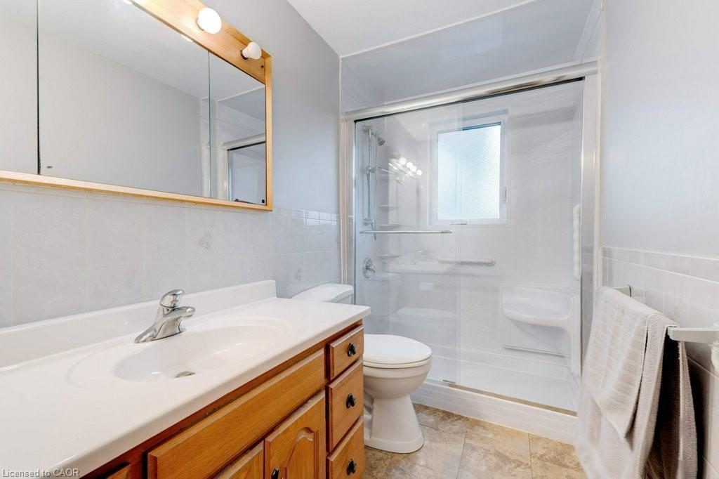 114 Second Road E, Hamilton, ON - Indoor Photo Showing Bathroom