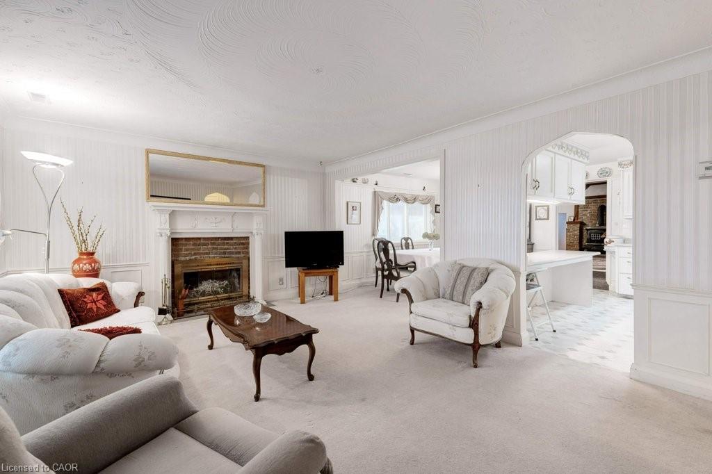 114 Second Road E, Hamilton, ON - Indoor Photo Showing Living Room With Fireplace