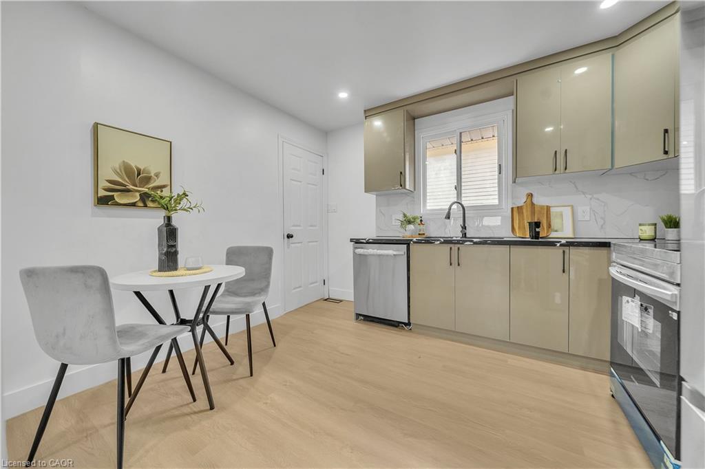 46 Bonaparte Lane, London, ON - Indoor Photo Showing Kitchen