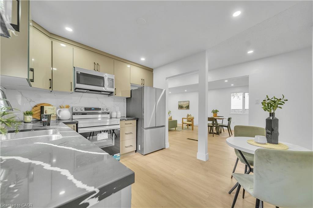 46 Bonaparte Lane, London, ON - Indoor Photo Showing Kitchen With Double Sink
