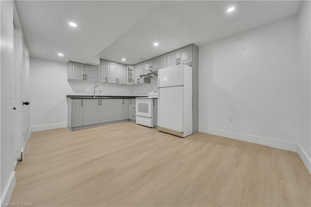 46 Bonaparte Lane, London, ON - Indoor Photo Showing Kitchen
