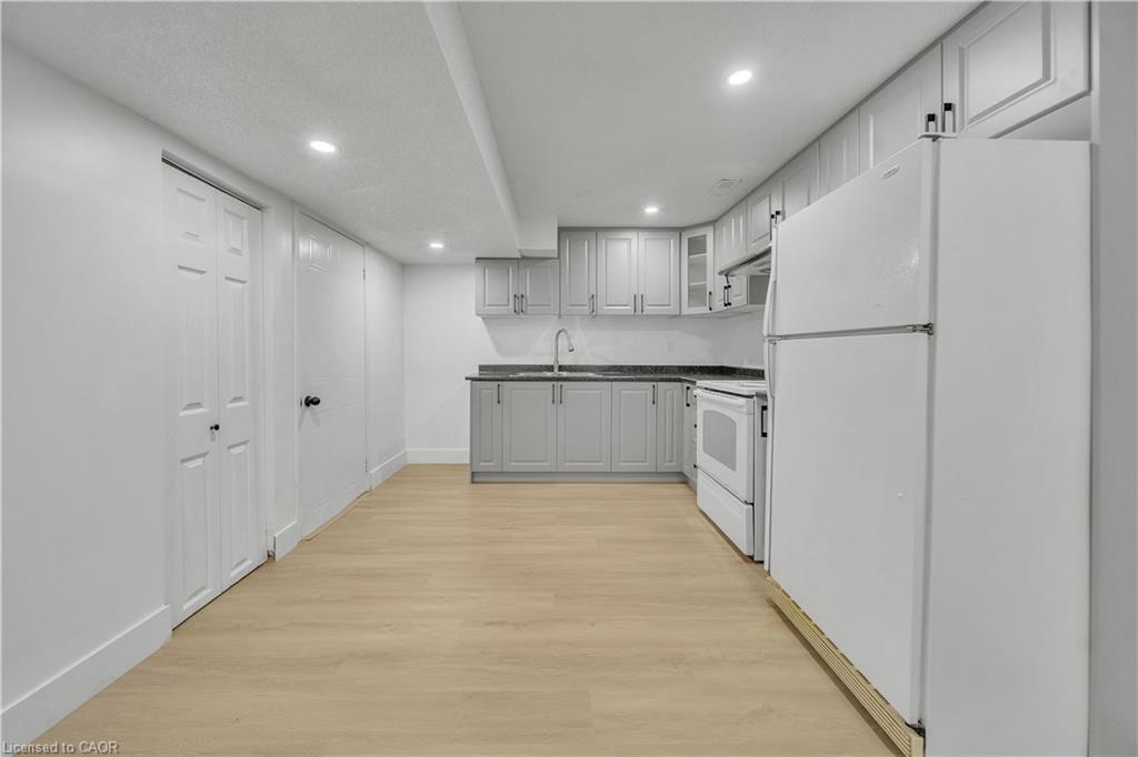 46 Bonaparte Lane, London, ON - Indoor Photo Showing Kitchen