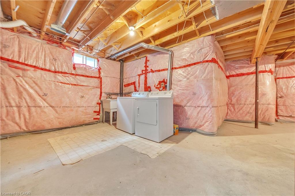 46 Bonaparte Lane, London, ON - Indoor Photo Showing Laundry Room