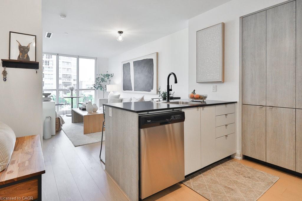 306-9 Valhalla Inn Road, Toronto, ON - Indoor Photo Showing Kitchen