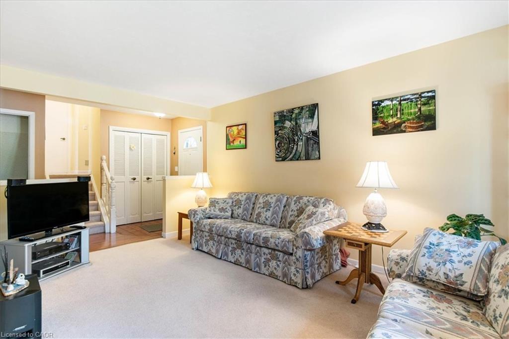 18 Dixon Drive, Port Dover, ON - Indoor Photo Showing Living Room