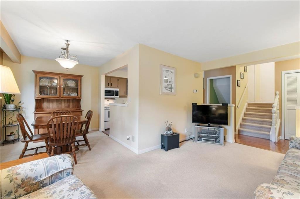 18 Dixon Drive, Port Dover, ON - Indoor Photo Showing Living Room