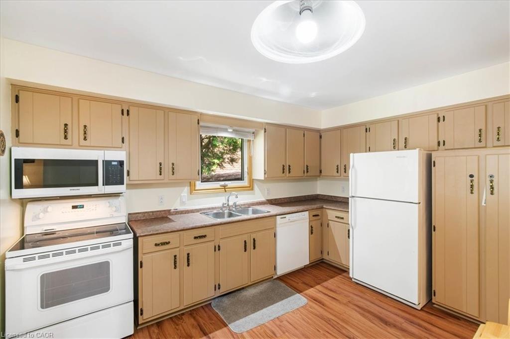 18 Dixon Drive, Port Dover, ON - Indoor Photo Showing Kitchen With Double Sink