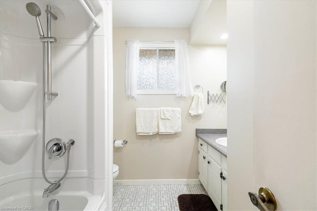 18 Dixon Drive, Port Dover, ON - Indoor Photo Showing Bathroom