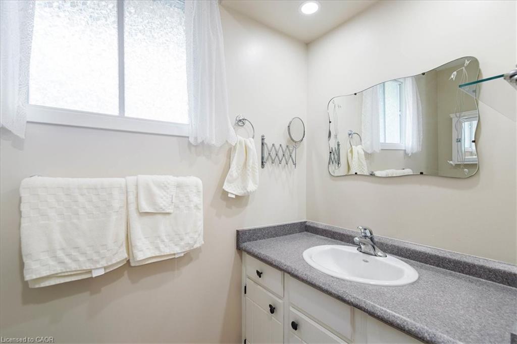 18 Dixon Drive, Port Dover, ON - Indoor Photo Showing Bathroom