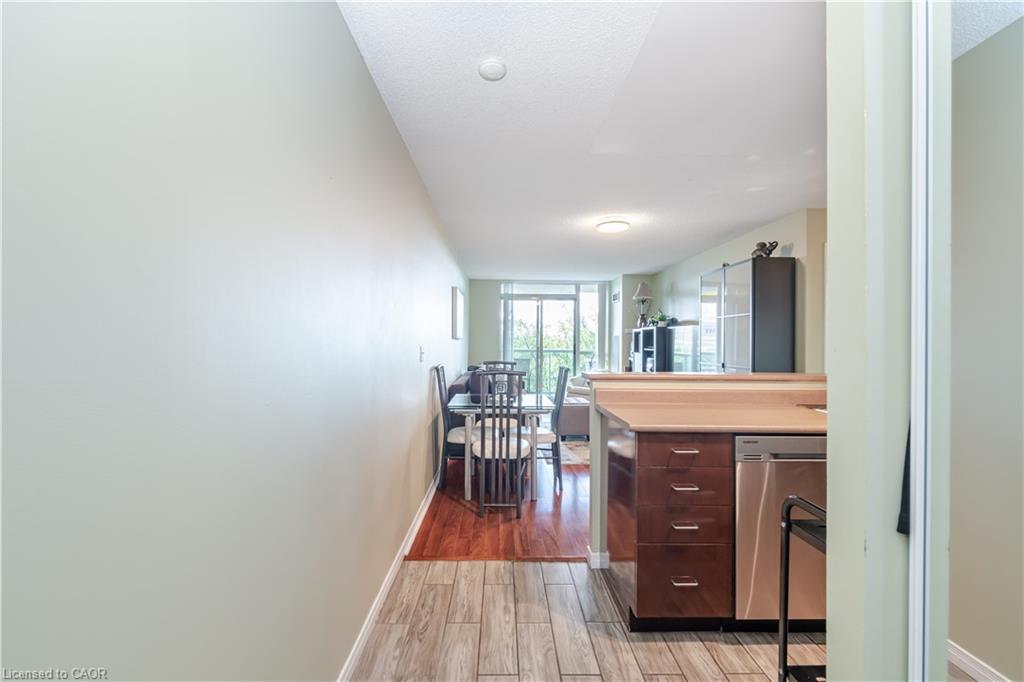 306-2545 Erin Centre Boulevard, Mississauga, ON - Indoor