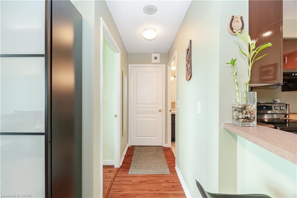 306-2545 Erin Centre Boulevard, Mississauga, ON - Indoor