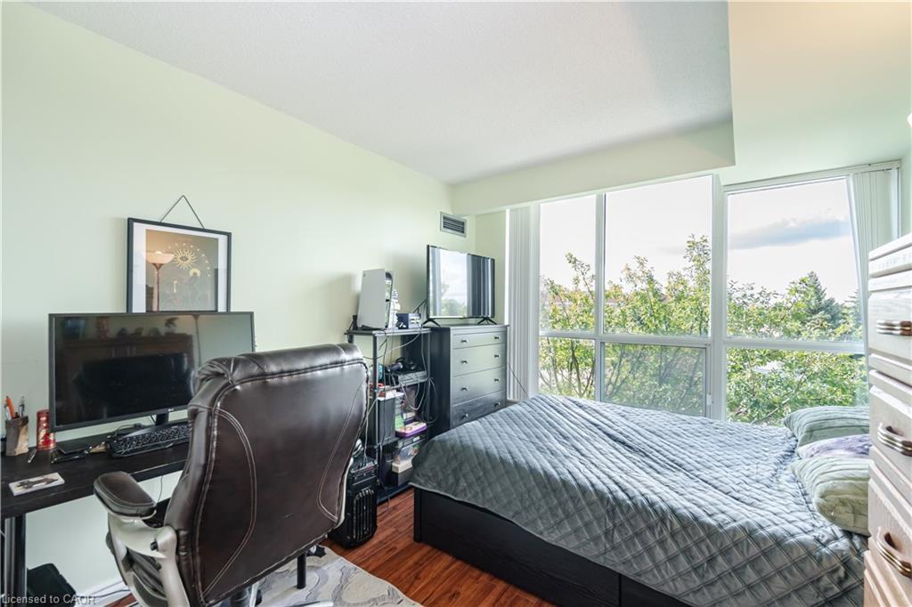 306-2545 Erin Centre Boulevard, Mississauga, ON - Indoor Photo Showing Bedroom