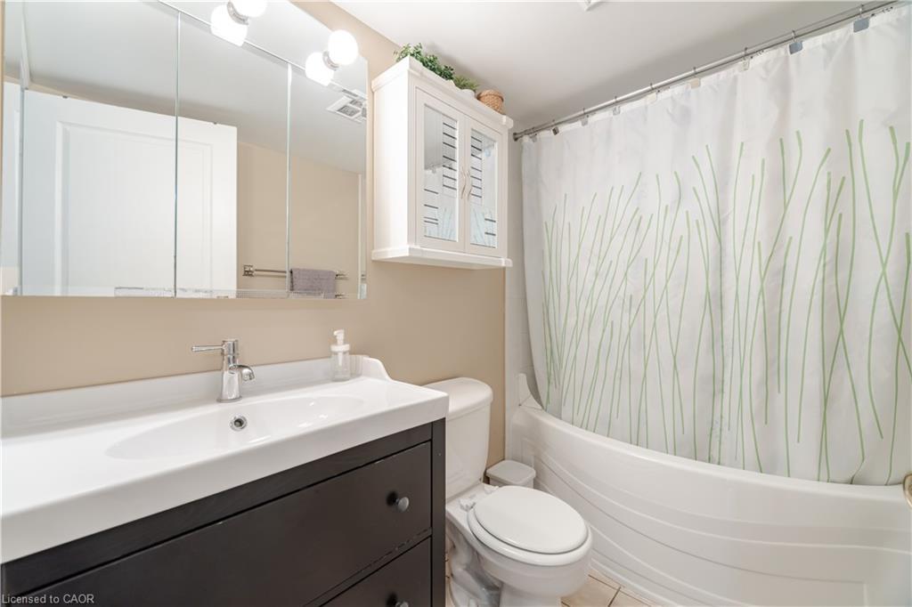 306-2545 Erin Centre Boulevard, Mississauga, ON - Indoor Photo Showing Bathroom