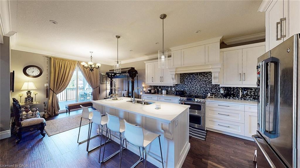 537 Millstream Drive, Waterloo, ON - Indoor Photo Showing Kitchen With Upgraded Kitchen