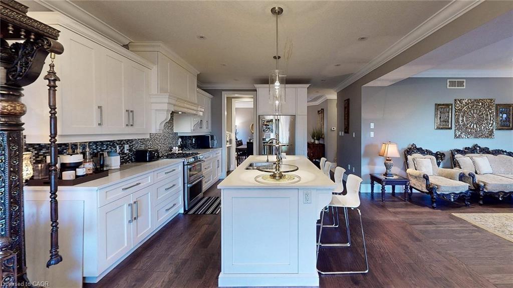 537 Millstream Drive, Waterloo, ON - Indoor Photo Showing Kitchen With Upgraded Kitchen