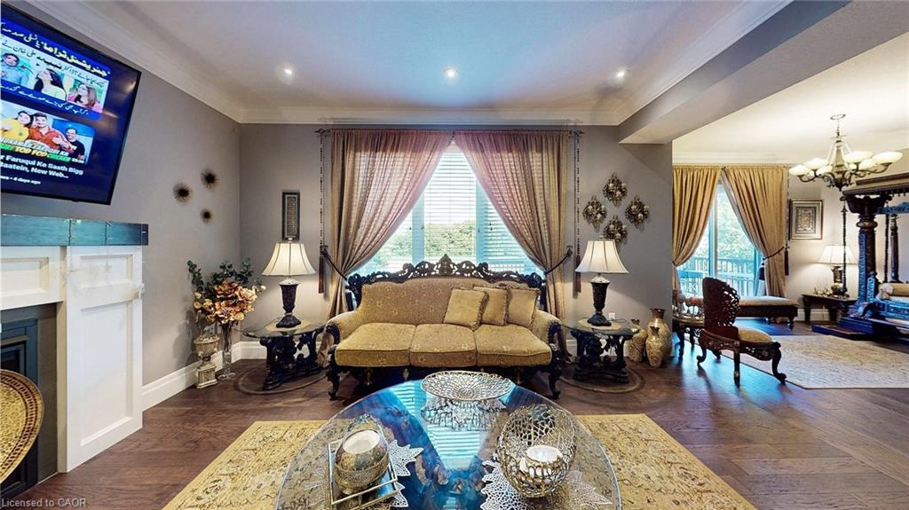 537 Millstream Drive, Waterloo, ON - Indoor Photo Showing Living Room With Fireplace