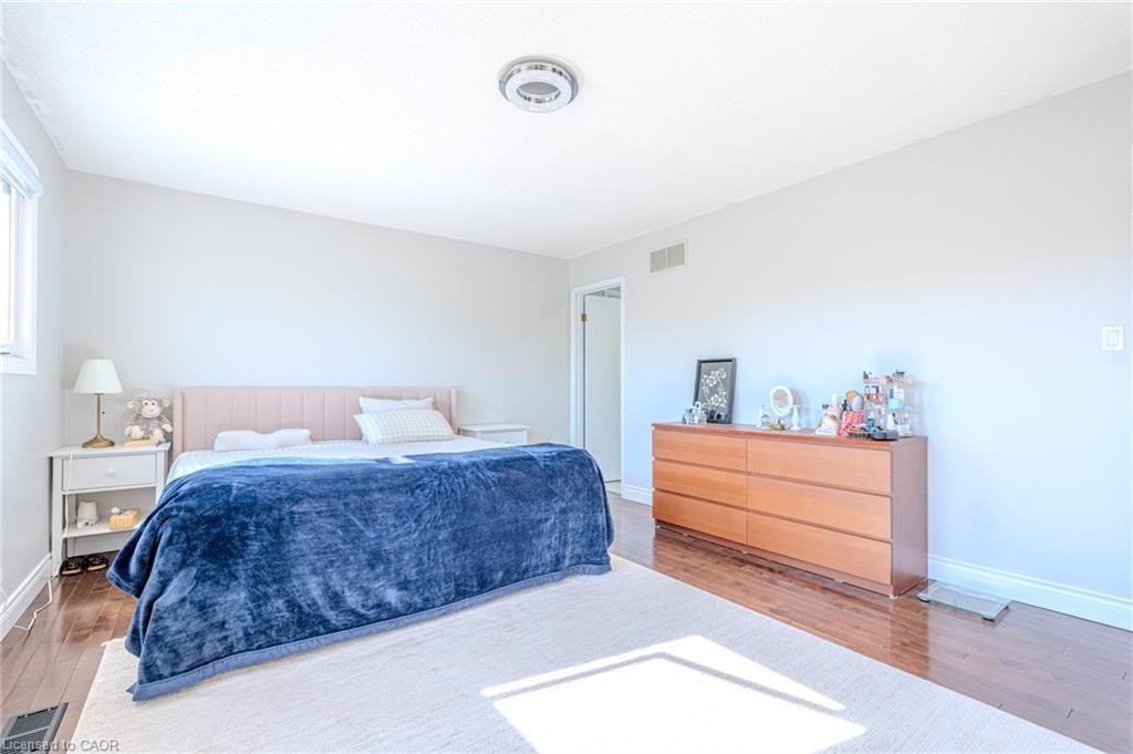 Upper-14 Windstar Place, Hamilton, ON - Indoor Photo Showing Bedroom