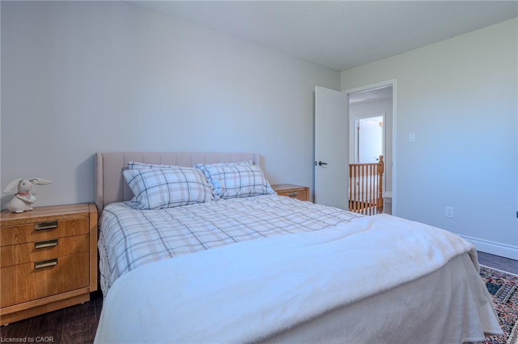 Upper-14 Windstar Place, Hamilton, ON - Indoor Photo Showing Bedroom