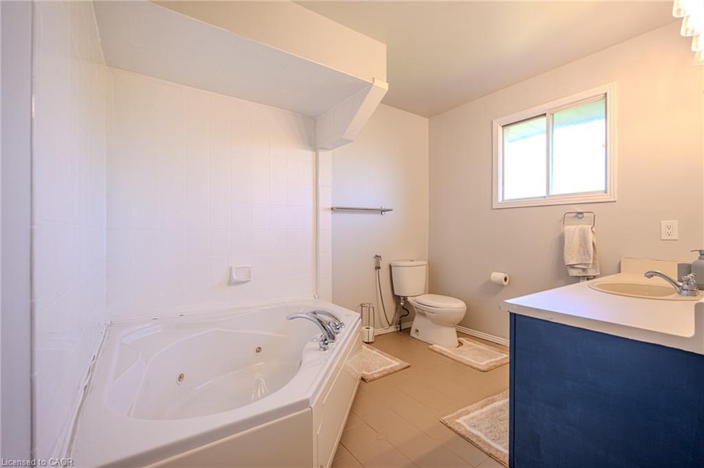 Upper-14 Windstar Place, Hamilton, ON - Indoor Photo Showing Bathroom