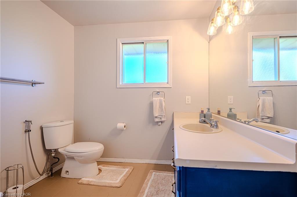 Upper-14 Windstar Place, Hamilton, ON - Indoor Photo Showing Bathroom