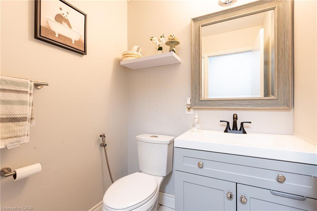 Upper-14 Windstar Place, Hamilton, ON - Indoor Photo Showing Bathroom