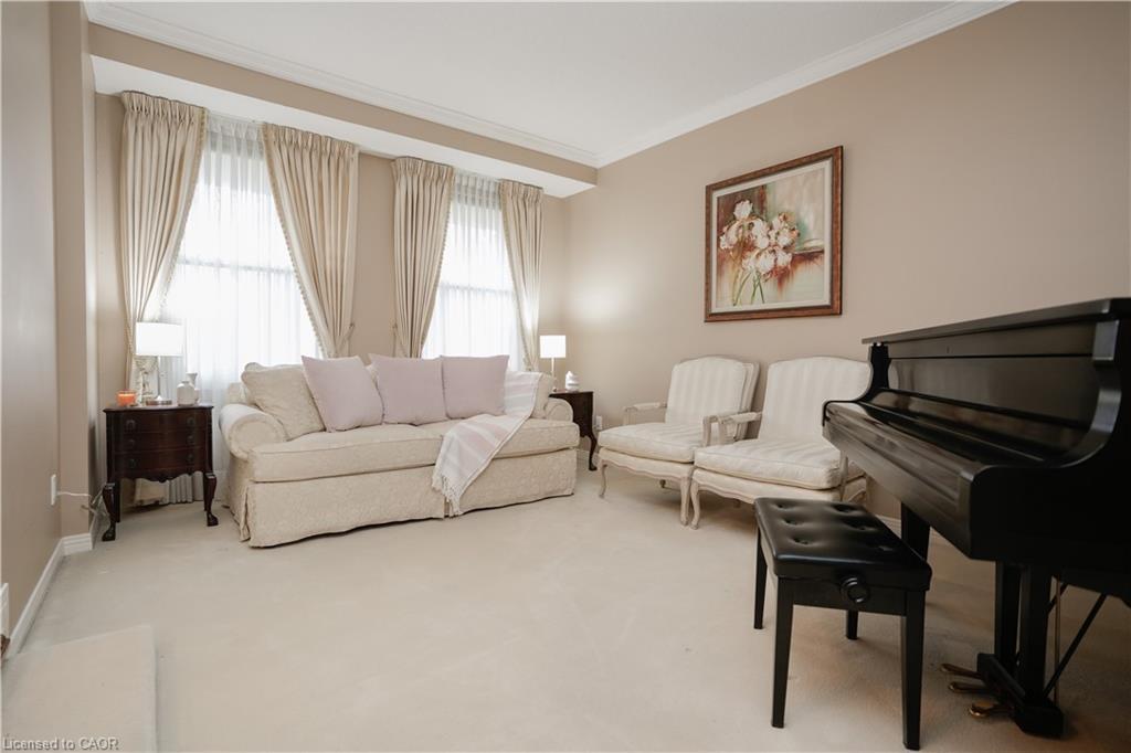 9 Longwater Chase, Markham, ON - Indoor Photo Showing Living Room