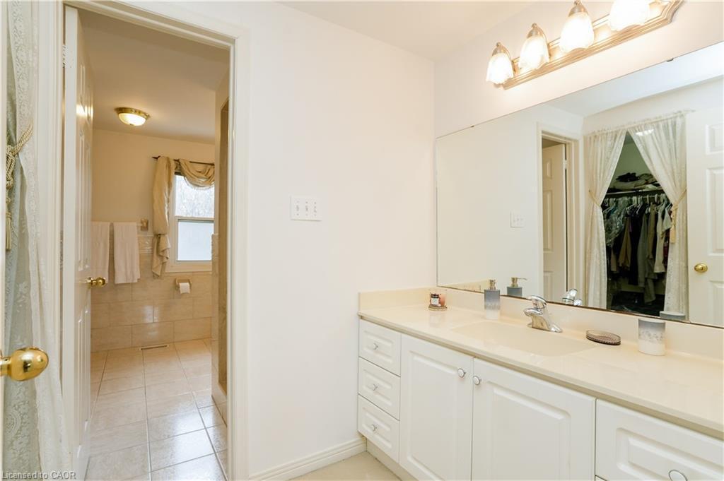 9 Longwater Chase, Markham, ON - Indoor Photo Showing Bathroom