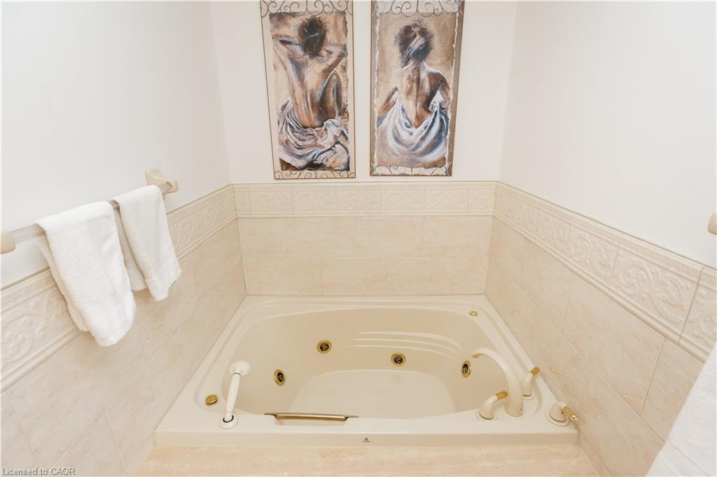 9 Longwater Chase, Markham, ON - Indoor Photo Showing Bathroom
