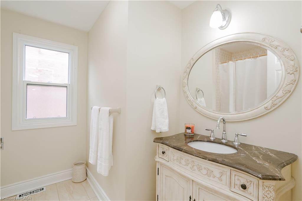 9 Longwater Chase, Markham, ON - Indoor Photo Showing Bathroom
